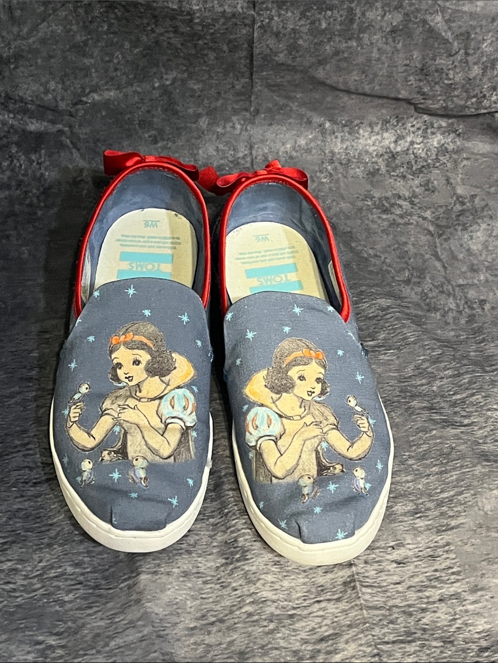 Toms Ladies Slip-On Sneakers in Navy and Red with Snow White Graphic